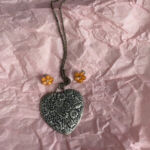 Heart necklace with flower clip earrings